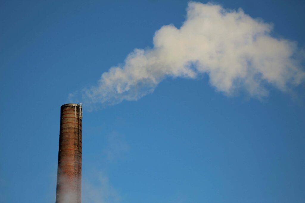 산업용-굴뚝에서-메탄가스가-발생하고있다.